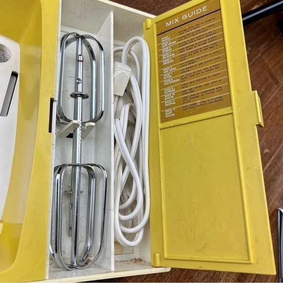 MCM Vintage Sears Roebuck Wall Mount / 2 Blades / Cord NO Mixer Harvest Yellow - Picture 3 of 13